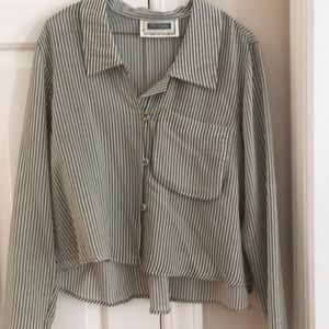 Airy try supply top in petite but width is wide